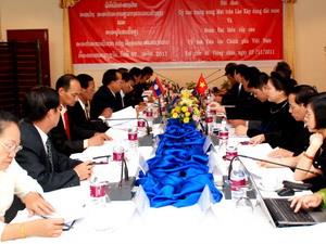 Đoàn đại biểu cấp cao Ủy ban Dân tộc VN thăm Lào