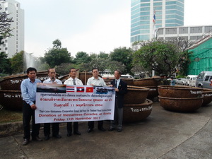 Việt Nam tặng thuyền thúng cho người dân Thái Lan