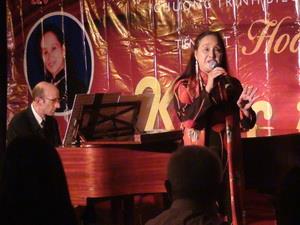 Đêm nhạc Việt Nam với tiếng hát Hoàng Lan tại Pháp