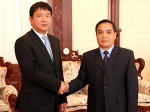 Việt Nam-Lào tăng cường hợp tác giao thông vận tải