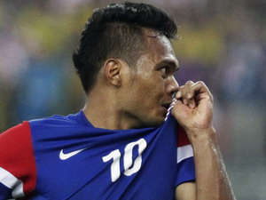Hạ Indonesia 3-0, Malaysia chạm một tay vào cúp