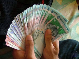 Malaysia sẽ lắp máy quét tiền giấy tại cửa khẩu