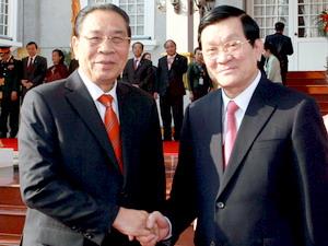 Dành mọi ưu tiên để tăng cường quan hệ Việt Nam-Lào