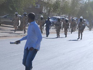 Cảnh sát Sudan đánh đập, bắt giữ hàng trăm sinh viên