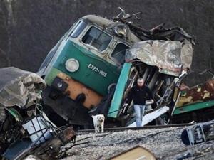 Thủ tướng chia buồn vụ tai nạn tàu hỏa ở Ba Lan