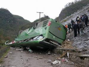 Tai nạn giao thông thảm khốc ở Trung Quốc và Haiti