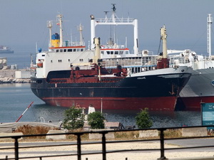 Lebanon chặn tàu chở vũ khí cho quân nổi dậy Syria