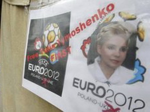 Phản đối tẩy chay vòng chung kết Euro tại Ukraine