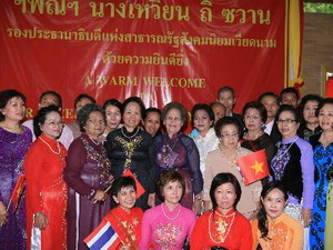 Phó Chủ tịch nước gặp Việt kiều ở Nakhon Phanom