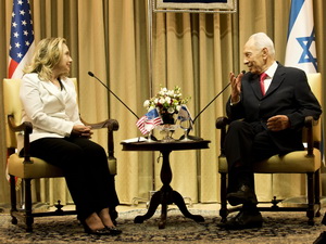 Ngoại trưởng Mỹ Clinton gặp Tổng thống Israel Peres 