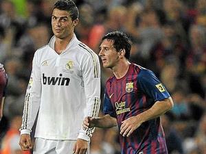 Leo Messi và Ronaldo kiếm thêm bằng nghề tay trái