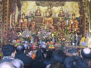 Việt kiều tại Pháp nô nức đi lễ chùa đầu xuân