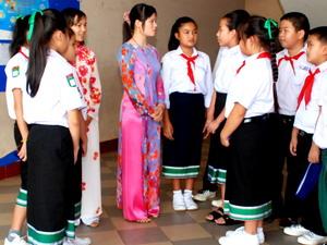 Học sinh VN ở Lào nô nức khai giảng năm học mới