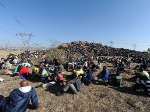 Nam Phi đưa quân ngăn chặn bạo lực ở mỏ bạch kim