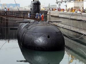Iran hạ thủy tàu khu trục và tàu ngầm hạng nặng