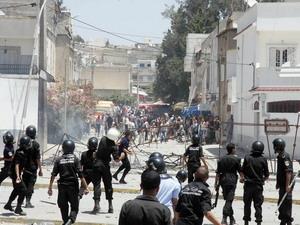 Chính phủ Tunisia kéo dài sắc lệnh tình trạng khẩn cấp