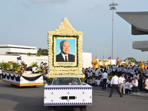 Hơn 10 vạn người đón thi hài cựu vương Sihanouk