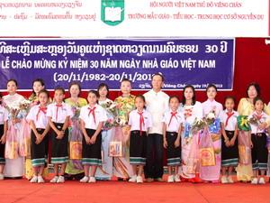 Người Việt ở Lào tôn vinh ngày nhà giáo Việt Nam