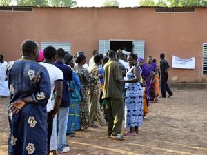 4 triệu cử tri Burkina Faso đi bỏ phiếu bầu quốc hội