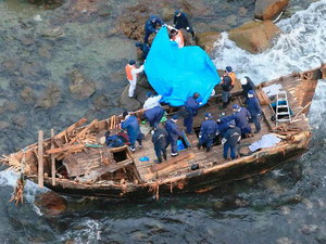 Nhật Bản liên tục phát hiện “thuyền lạ” có xác chết