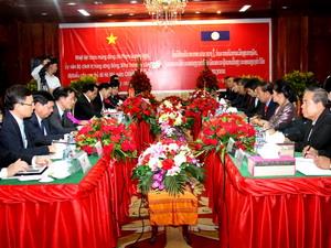 Đoàn đại biểu cấp cao Hà Nội thăm, làm việc tại Lào