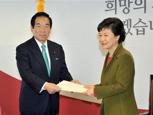 Tổng thống Hàn Quốc tiếp các phái viên Nhật Bản