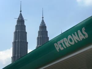 Malaysia thấy giếng dầu thô và khí đốt trên đất liền