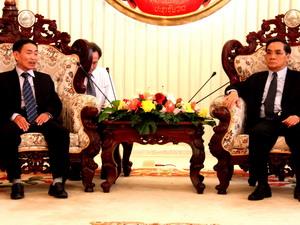 Thủ tướng Lào tiếp đoàn cựu cán bộ giáo dục VN