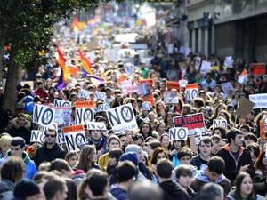 Biểu tình phản đối cải cách giáo dục ở Tây Ban Nha