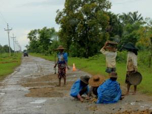 Nhật Bản hỗ trợ kỹ thuật Myanmar xây đường sá 