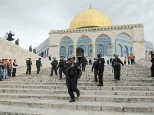 Cảnh sát Israel đụng độ với người hành lễ Palestine