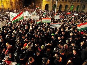 Hàng nghìn người phản đối sửa hiến pháp ở Hungary