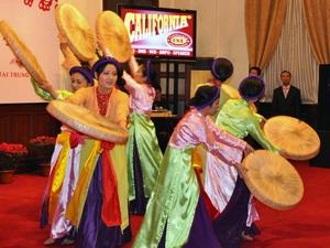 Người Việt ở các nước gặp mặt mừng Xuân Tân Mão