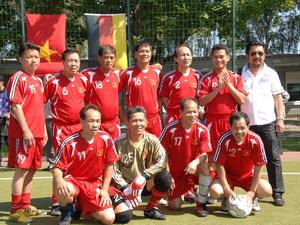 Thi đấu bóng đá hữu nghị giữa người Việt Nam-Đức