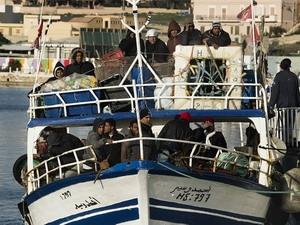 Italy ngăn chặn tàu chở người nhập cư Tunisia
