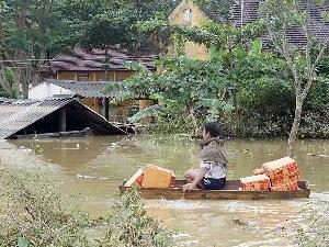 Cộng đồng người Việt tại Bỉ ủng hộ đồng bào lũ lụt