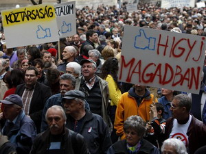 Biểu tình phản đối sửa đổi Hiến pháp tại Hungary