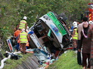 Xe buýt chở du khách Thái Lan bị lật ở Malaysia