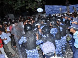 Maldives biểu tình rầm rộ đòi tổng thống từ chức