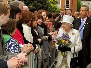 Chuyến thăm lịch sử của Nữ hoàng Anh Elizabeth II