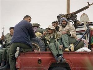 Quân nổi dậy Libya tấn công cửa ngõ vào Tripoli