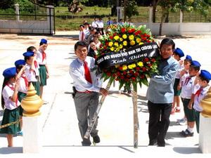 Người Việt tại Lào kỷ niệm ngày thương binh liệt sỹ
