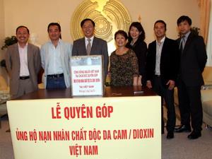 Người Việt ở Đức quyên góp ủng hộ nạn nhân dioxin