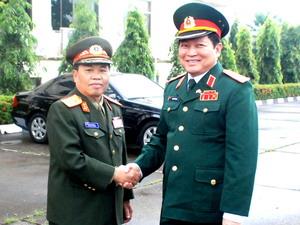Đẩy mạnh hợp tác đào tạo quốc phòng Việt Nam-Lào
