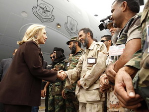 Ngoại trưởng Mỹ Hillary Clinton bất ngờ tới Libya